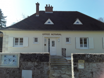 Parking en façade de rue principale